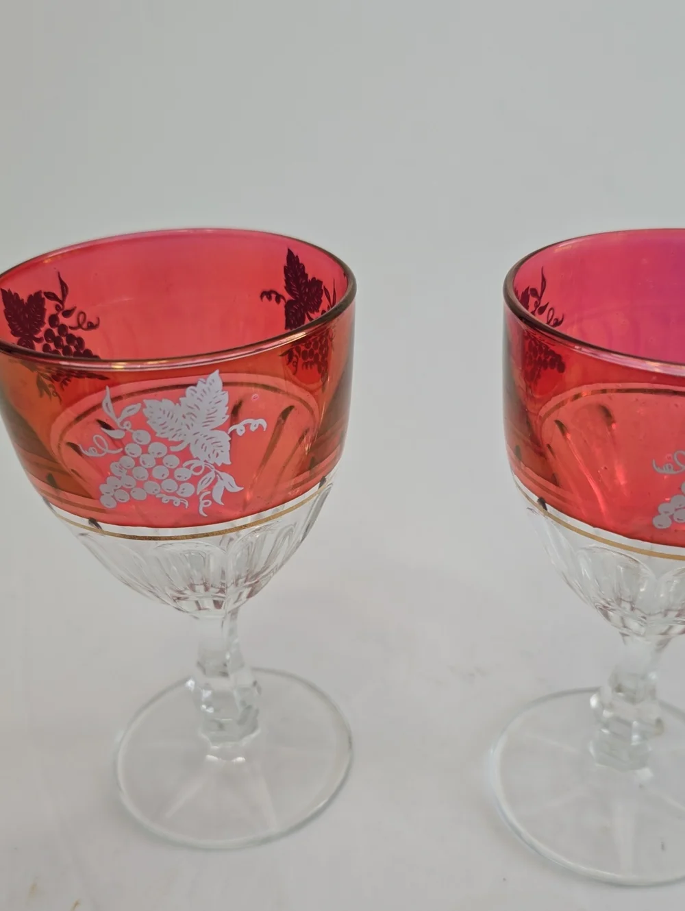 Vintage Lubiana Set Of 5 Italian Cranberry Wine Glasses Etched Grape Design
